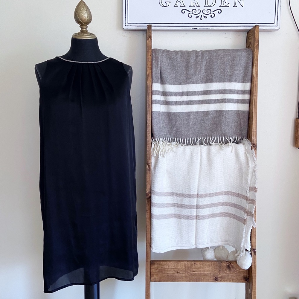 Holly Bracken Black Flowy Sleeveless Shift Dress Size Small